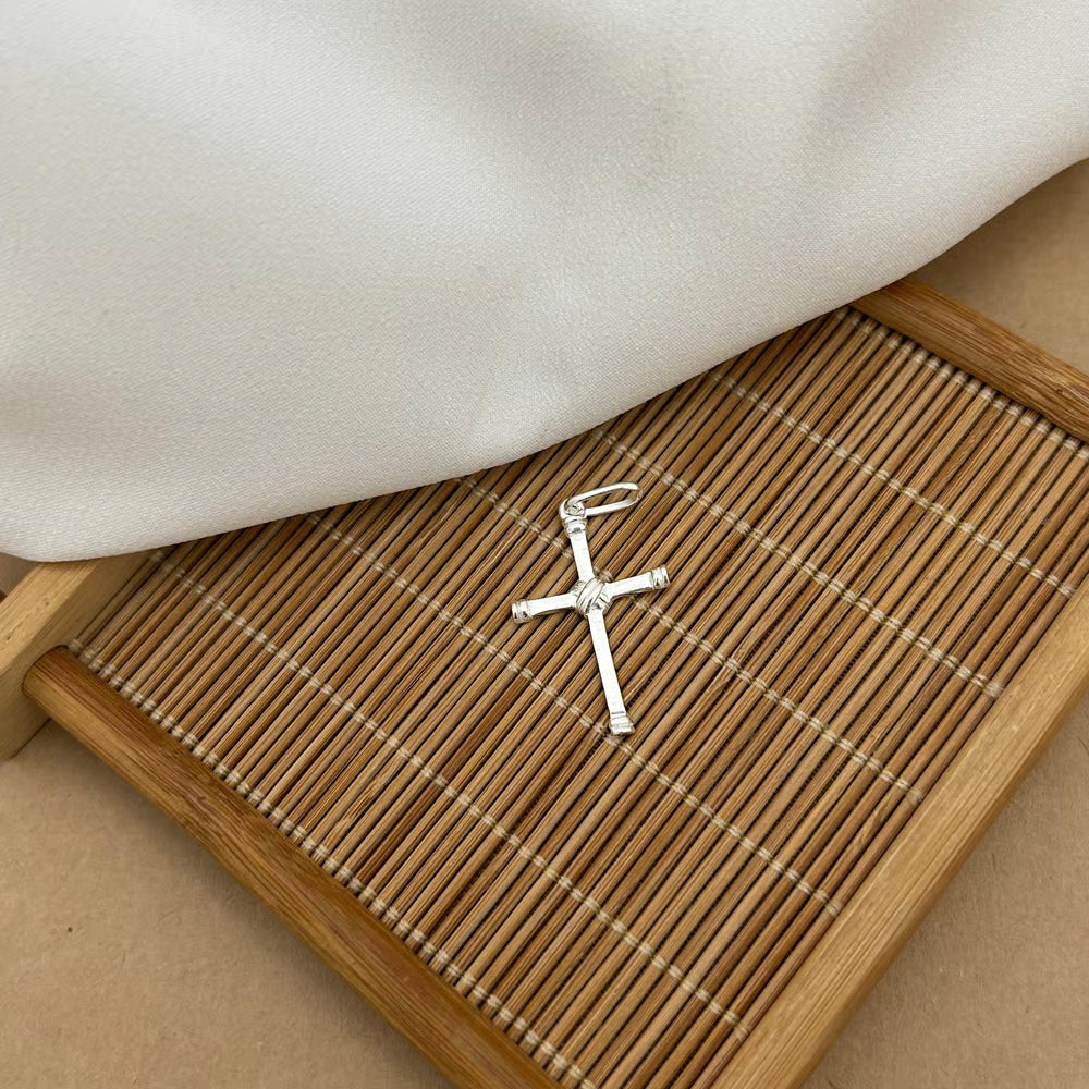 Pingente Cruz, detalhe nó centro