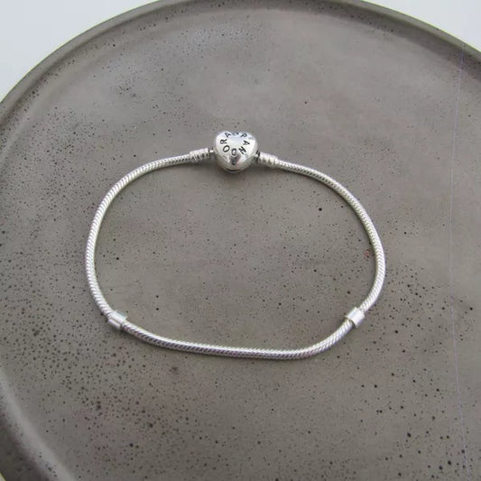 Pulseira Pandora Fio Rigído -  Fecho coração espaçador