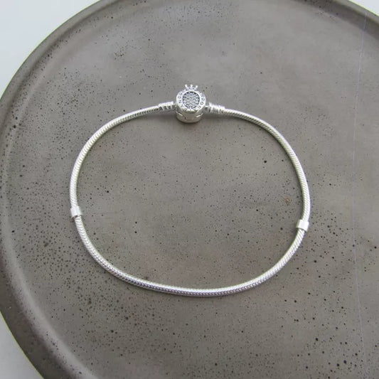 Pulseira Pandora Fio Rígido - Fecho Símbolo Cravejado