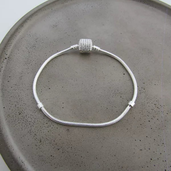 Pulseira Pandora Fio Rígido - Fecho Oval Cravejado