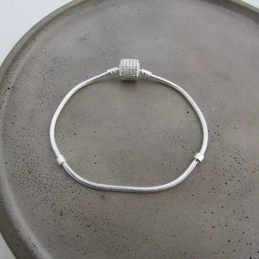Pulseira Pandora Fio Rígido - Fecho Oval Cravejado