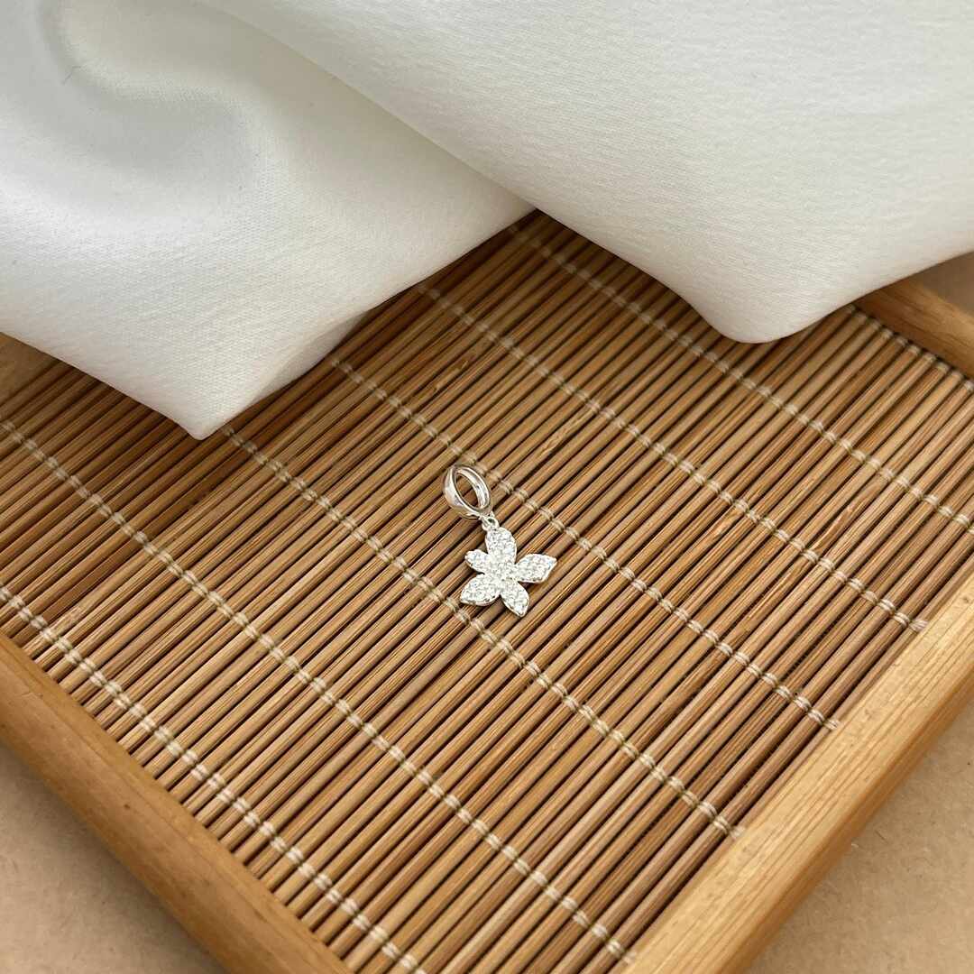 Berloque Flor Pétalas Cravejada